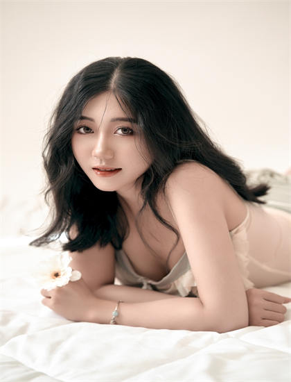 忧郁小女孩专业影评：剧情结构、人物塑造、主题思想三重分析，最新